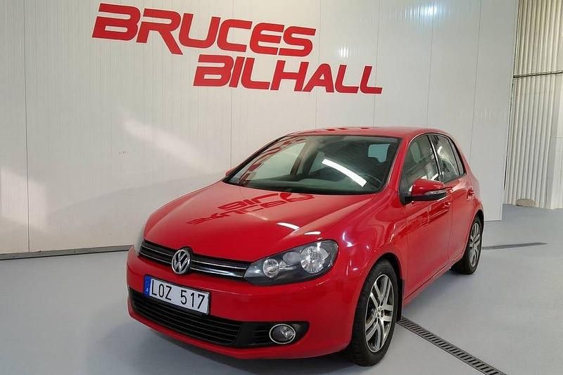Röd Begagnad 2011 VW Golf VI Halvkombi | 67 900 kr (Marknadspris) - Bild 1/4