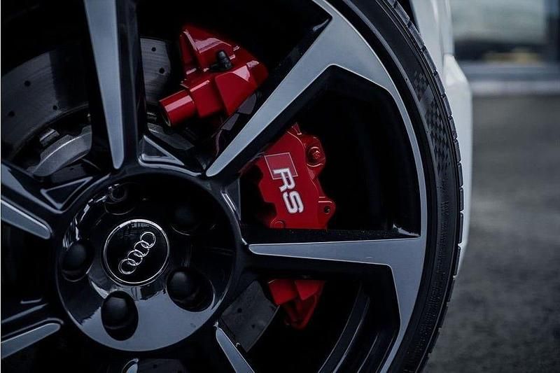 Begagnad Audi TT Roadster 400 HK (294 kW) 2019 Vit Cab