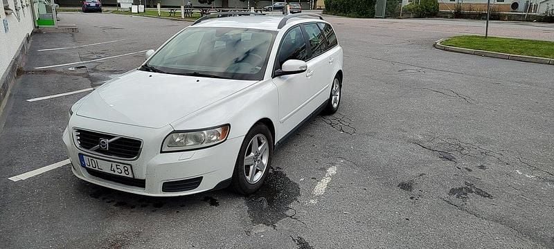 Vit Begagnad 2009 Volvo V50 Kinetic Kombi | 17 000 kr (Bra pris) - Bild 1/4