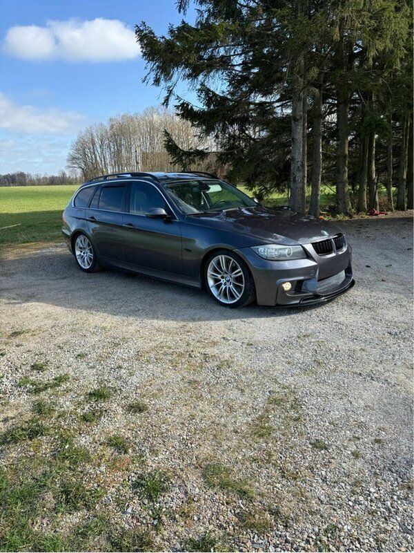 Grå Begagnad 2008 BMW 335 Comfort Edition Kombi | 89 900 kr (Marknadspris) - Bild 1/4