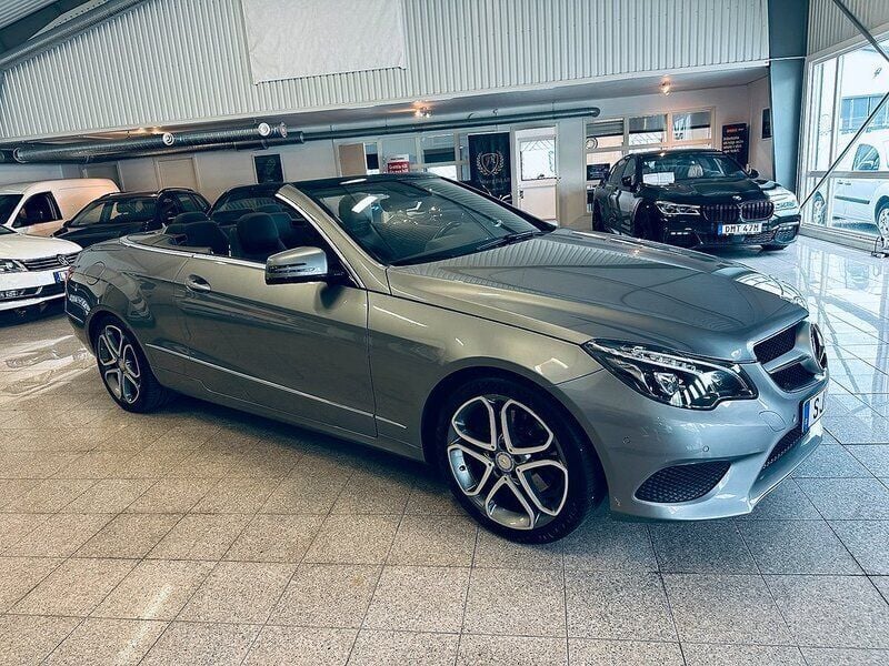 Mörkgrå (gråmetallic) Begagnad 2014 Mercedes E250 Cab | 249 900 kr (Marknadspris) - Bild 1/4