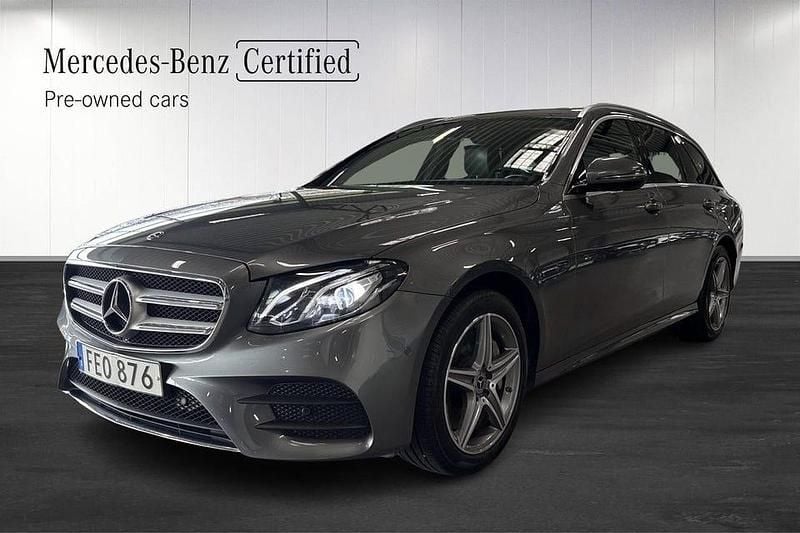 Grå Begagnad 2020 Mercedes E300 AMG line Kombi | 339 000 kr (Marknadspris) - Bild 1/4