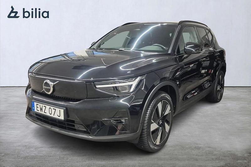 Svart Begagnad 2024 Volvo XC40 Plus SUV | 429 000 kr (Marknadspris) - Bild 1/3