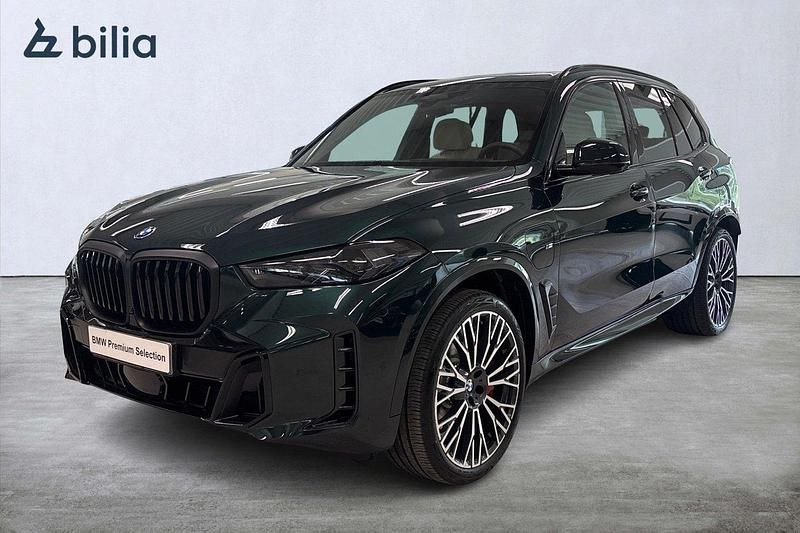 Grön Begagnad 2025 BMW X5 M Sport SUV | 1 178 900 kr - Bild 1/4