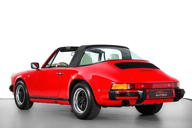 Begagnad Porsche 911 231 HK (169 kW) 1987 Röd Sportkupé