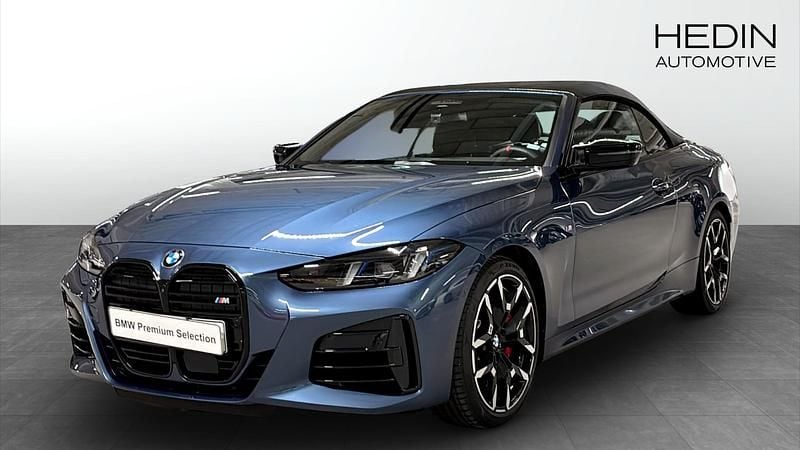 Blå (blue) Begagnad 2025 BMW M440 M Sport Sedan | 798 700 kr (Marknadspris) - Bild 1/4