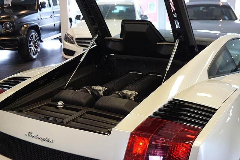 Begagnad Lamborghini Gallardo 528 HK (388 kW) 2006 Vit Sportkupé