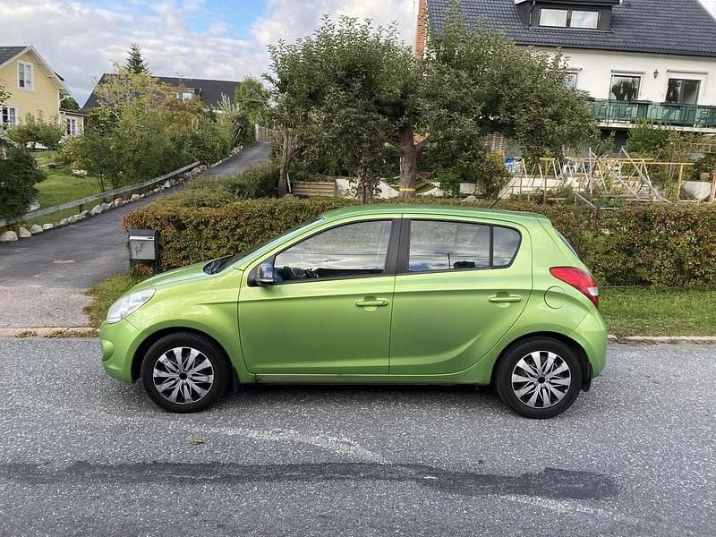 Begagnad Hyundai i20 Premium 78 HK (57 kW) 2012 Grön Halvkombi
