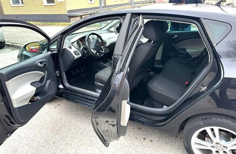 Begagnad Seat Ibiza 105 HK (77 kW) 2010