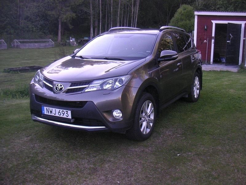 Brun Begagnad 2013 Toyota RAV4 Multidrive S SUV | 199 000 kr (Dyr) - Bild 1/4