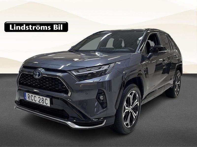 Grå Ny 2025 Toyota RAV4 Style SUV | 579 900 kr (Marknadspris) - Bild 1/3