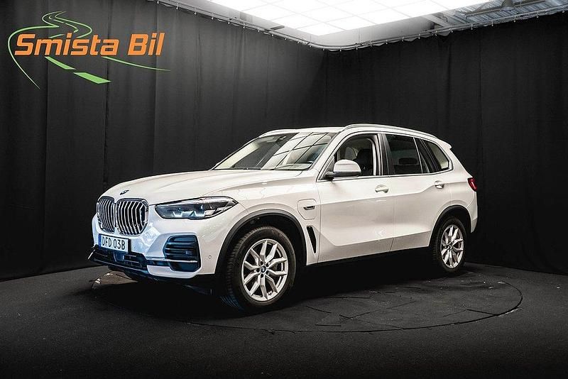 Vit Begagnad 2023 BMW X5 SUV | 498 900 kr - Bild 1/3