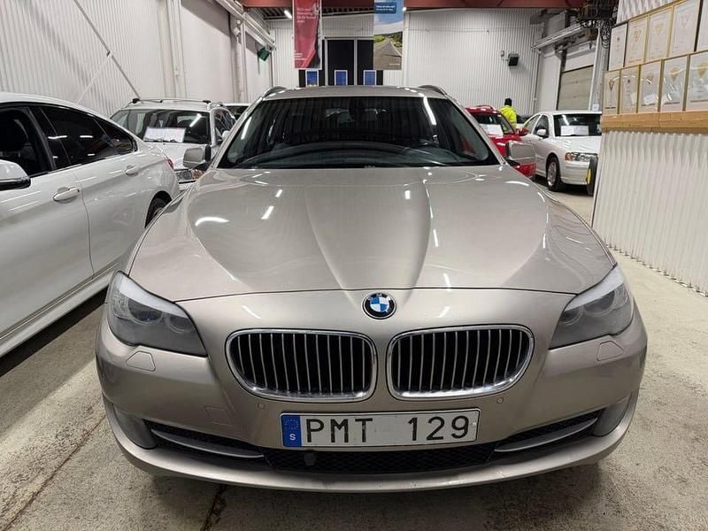 Begagnad BMW 525 204 HK (150 kW) 2010 Silver Kombi