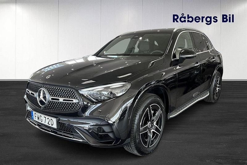 Svart Begagnad 2023 Mercedes GLC300e Premium SUV | 749 000 kr - Bild 1/4