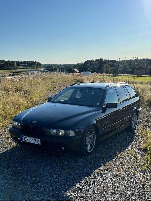 Svart Begagnad 2000 BMW 540 Kombi | 55 000 kr - Bild 1/4