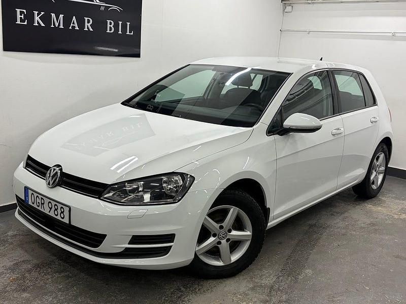 Vit Begagnad 2016 VW Golf VII Halvkombi | 119 900 kr (Marknadspris) - Bild 1/4