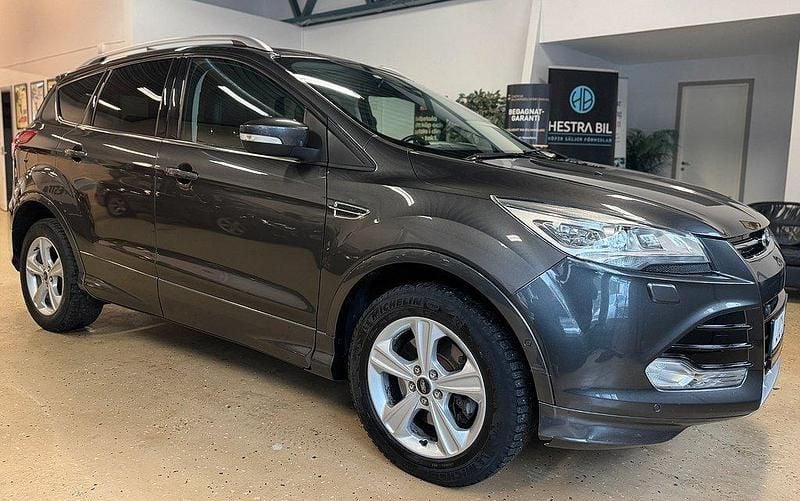 Grå Begagnad 2015 Ford Kuga Titanium X SUV | 159 900 kr (Marknadspris) - Bild 1/4