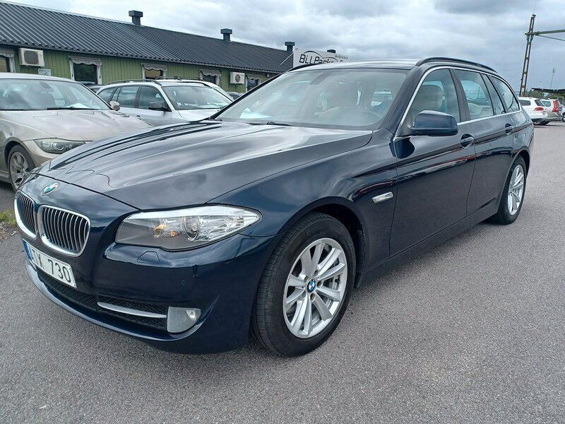 Blå Begagnad 2011 BMW 520 Kombi | 84 900 kr (Marknadspris) - Bild 1/4