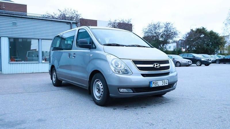 Begagnad Hyundai H-1 136 HK (100 kW) 2012 Silver Minibuss