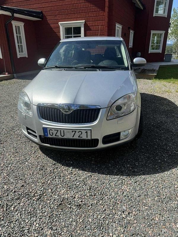 Silver Begagnad 2008 Skoda Fabia Halvkombi | 27 000 kr (Marknadspris) - Bild 1/4