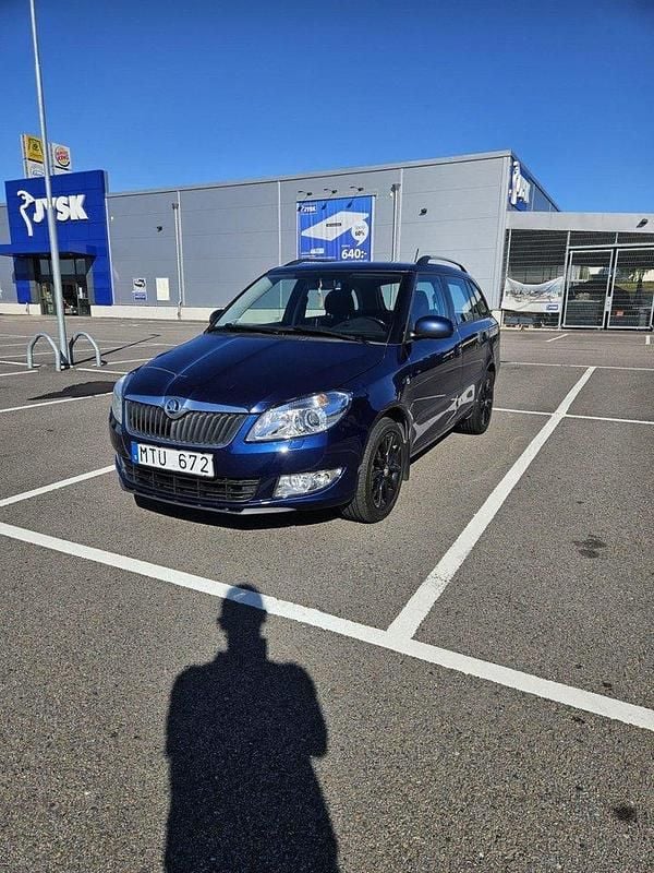 Blå Begagnad 2012 Skoda Fabia Elegance Kombi | 29 000 kr (Marknadspris) - Bild 1/4