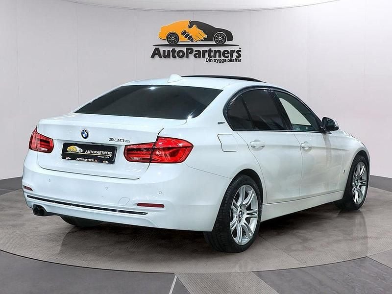 Begagnad BMW 330e iPerformance 184 HK (135 kW) 2017 Vit Sedan