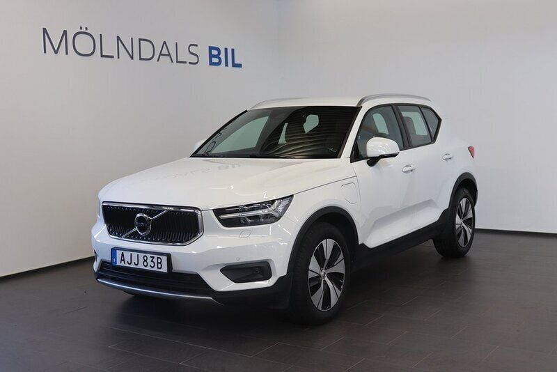 Vit Begagnad 2020 Volvo XC40 Momentum SUV | 309 900 kr (Bra pris) - Bild 1/4