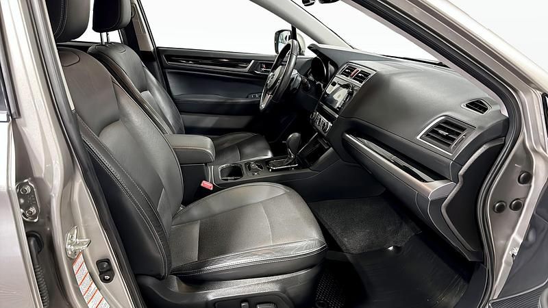 Begagnad Subaru Legacy 150 HK (110 kW) 2017 Sedan