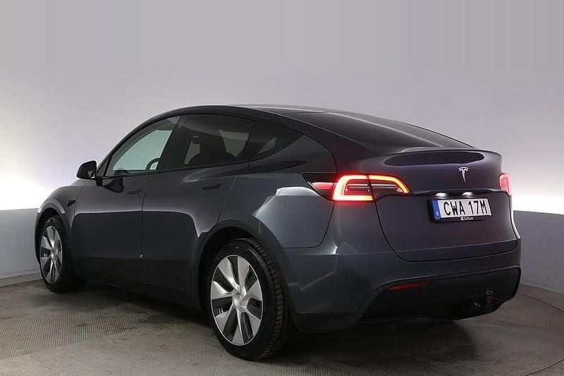 Begagnad Tesla Model Y Standard Range 250 kW (340 HK) 2022 Grå SUV