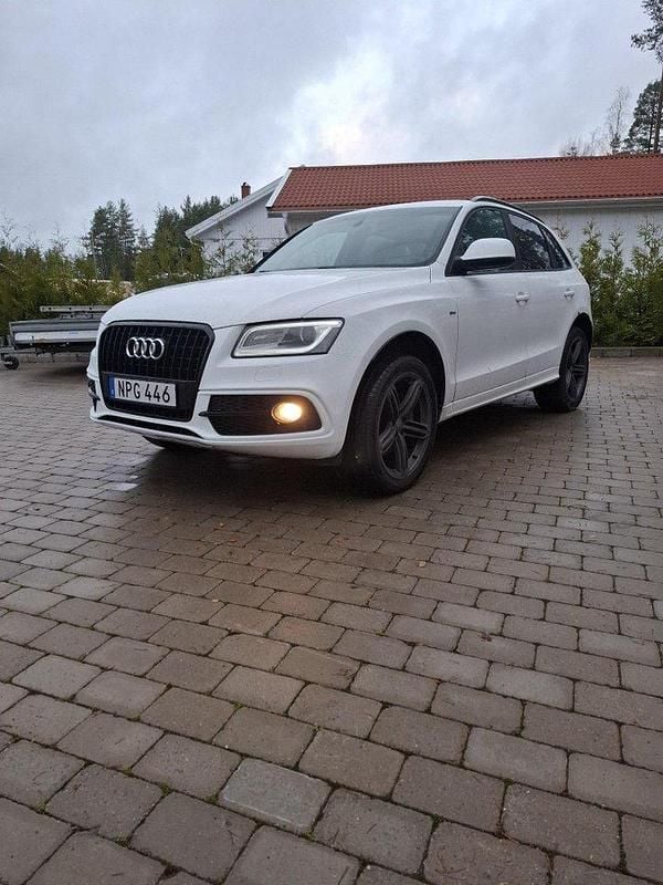 Vit Begagnad 2013 Audi Q5 Design SUV | 122 500 kr (Lite dyr) - Bild 1/4