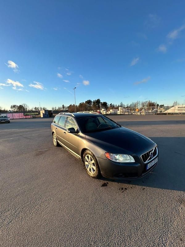 Begagnad 2011 Volvo V70 Kombi | 44 500 kr (Superpris) - Bild 1/4