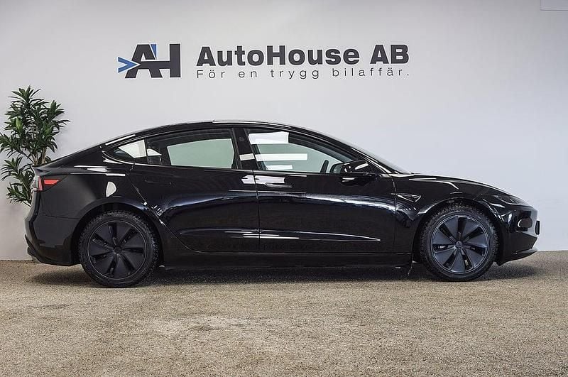 Begagnad Tesla Model 3 Long Range AWD 366 kW (498 HK) 2024 Svart Sedan