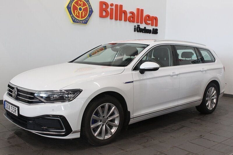 Vit Begagnad 2020 VW Passat GTE Kombi | 269 000 kr (Marknadspris) - Bild 1/4