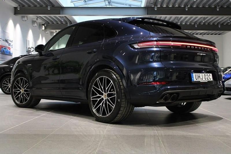 Begagnad Porsche Cayenne 305 HK (224 kW) 2024 Algarve blue metallic SUV