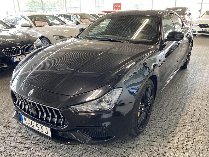 Svart Begagnad 2022 Maserati Ghibli Sportkupé | 659 000 kr - Bild 1/4