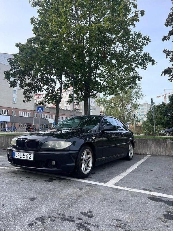 Svart Begagnad 2003 BMW 320 Sportkupé | 55 000 kr (Marknadspris) - Bild 1/4