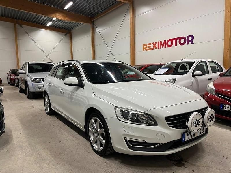 Begagnad Volvo V60 Momentum 150 HK (110 kW) 2016 Vit Kombi