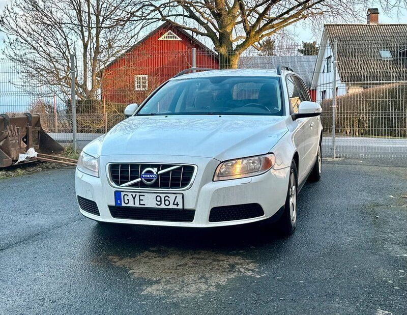 Vit Begagnad 2010 Volvo V70 Drive Kinetic Kombi | 52 000 kr (Bra pris) - Bild 1/4