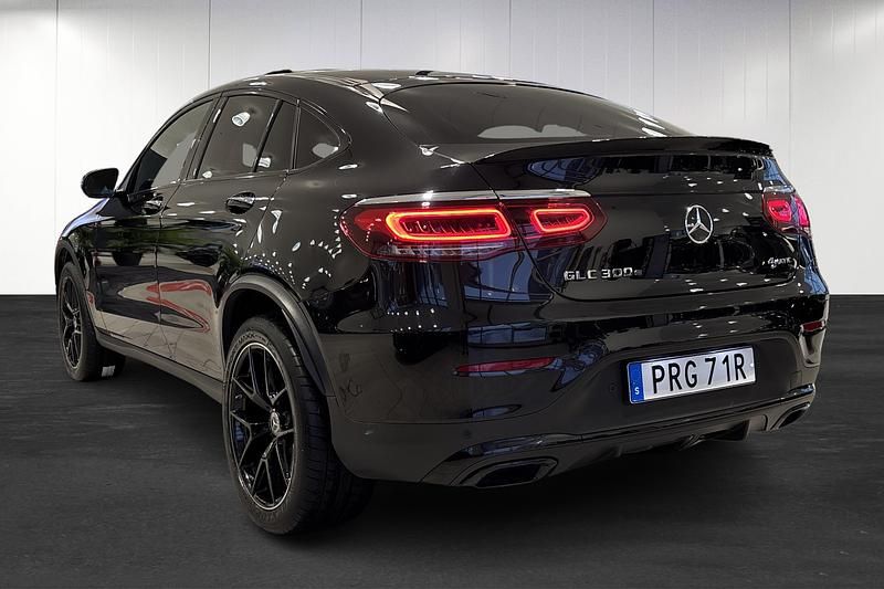 Begagnad Mercedes GLC300e AMG line Plus 2023 Svart Sportkupé