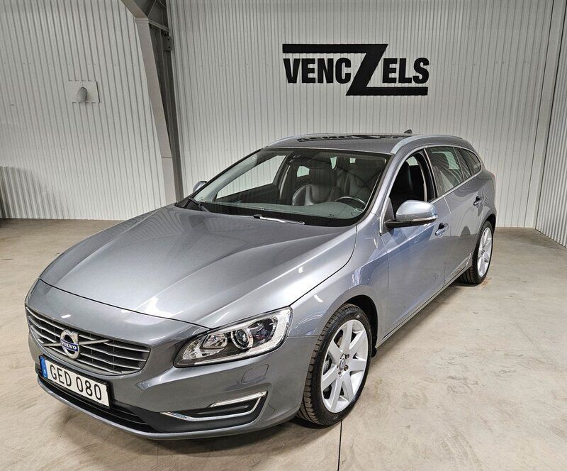 Grå Begagnad 2016 Volvo V60 Summum Kombi | 219 000 kr (Marknadspris) - Bild 1/4