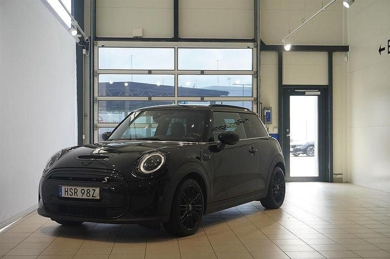 Svart Begagnad 2021 Mini Cooper Halvkombi | 189 900 kr - Bild 1/4