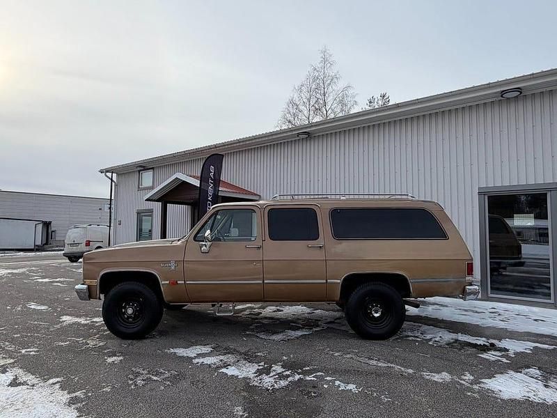 Begagnad Chevrolet Silverado 188 HK (138 kW) 1986 Brun Sedan