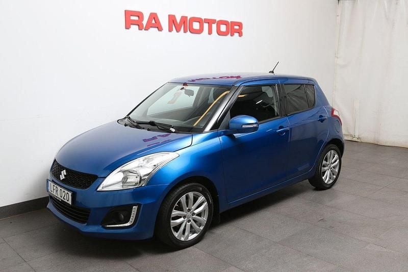 Blå Begagnad 2015 Suzuki Swift Halvkombi | 69 800 kr (Marknadspris) - Bild 1/3