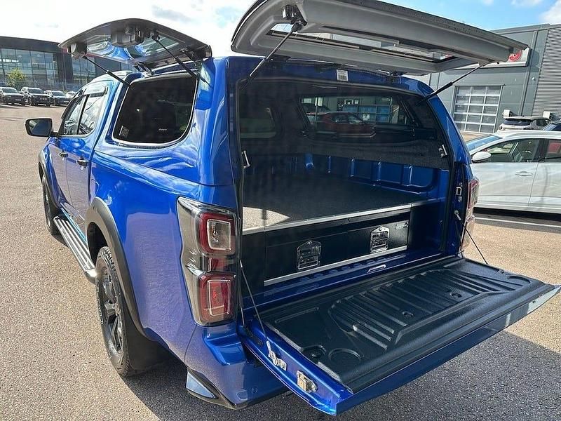 Begagnad Isuzu D-Max 2024 Blå Pickup