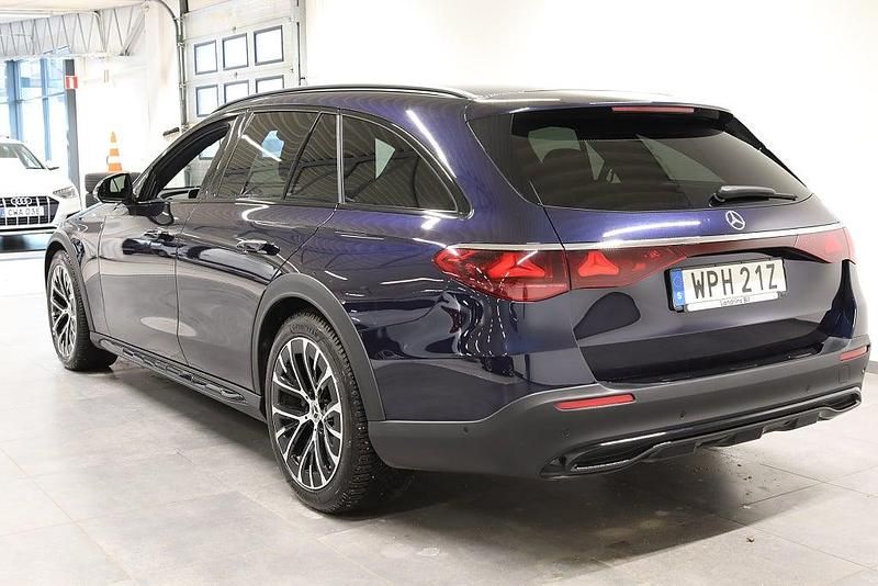 Begagnad Mercedes E220 All-Terrain 197 HK (144 kW) 2025 Mörkblå Kombi