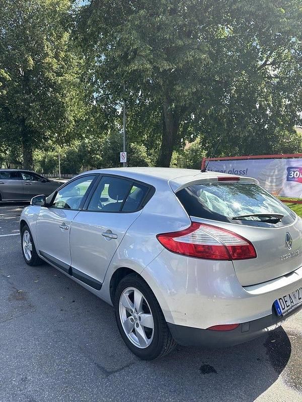 Begagnad 2009 Renault Mégane III Halvkombi | 30 000 kr (Marknadspris) - Bild 1/4