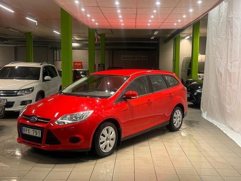 Röd Begagnad 2013 Ford Focus Trend Kombi | 79 900 kr (Marknadspris) - Bild 1/4