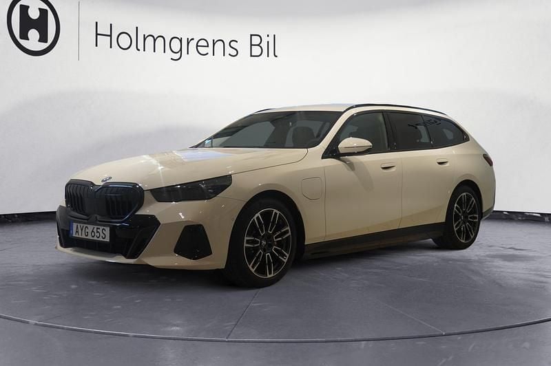Begagnad BMW 530e Shadowline 2026 Vit Kombi