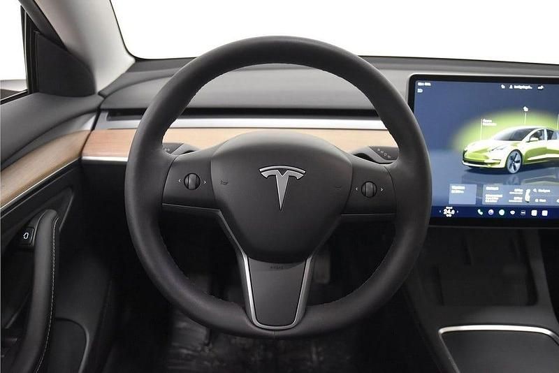 Begagnad Tesla Model 3 Standard Range 235 kW (320 HK) 2022 Vit Sedan