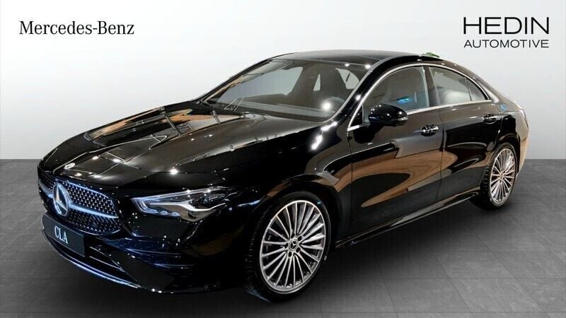 Ny 2025 Mercedes CLA200 AMG line Sportkupé | 445 700 kr (Marknadspris) - Bild 1/4